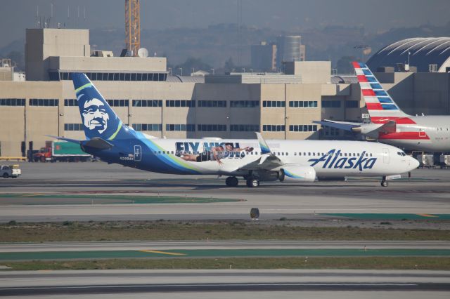 Boeing 737-900 (N288AK)