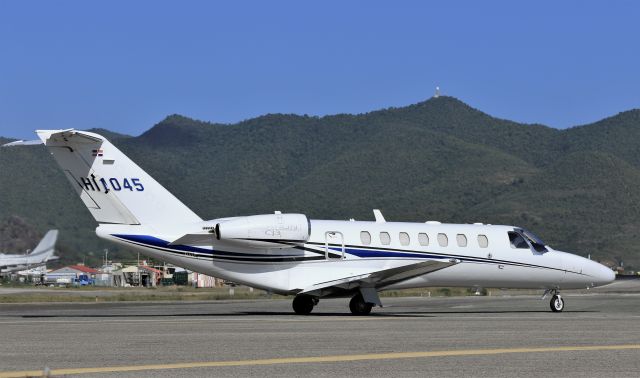 Canadair Challenger (HI1045)