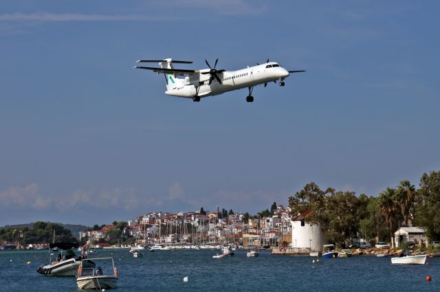 de Havilland Dash 8-400 (D-AASG) - Landing .