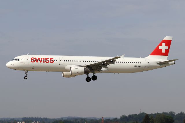 Airbus A321 (HB-IOM)