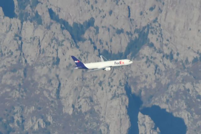 BOEING 767-300 (N263FE)