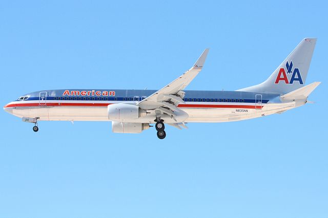 Boeing 737-800 (N835NN) - Coming in on 25L