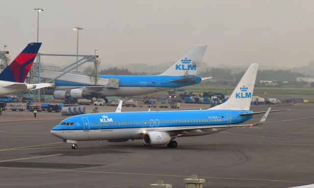 Boeing 737-800 (PH-BCD) - KLM Boeing 737-8K2 PH-BCD in Amsterdam 