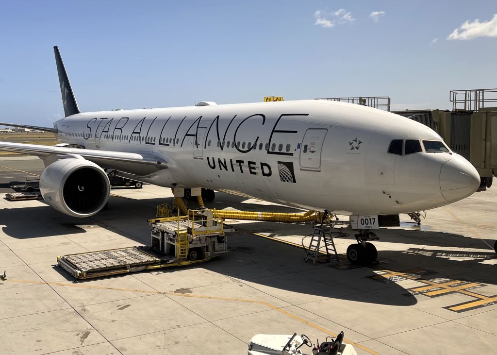 Boeing 777-200 (N78017)