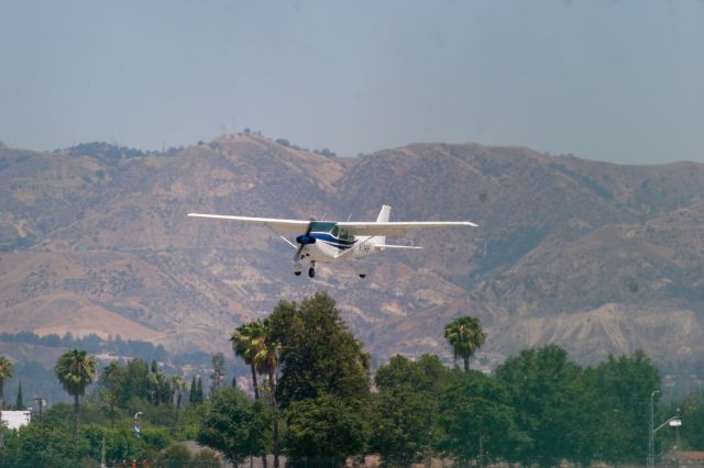 Cessna Skyhawk (N306EF)