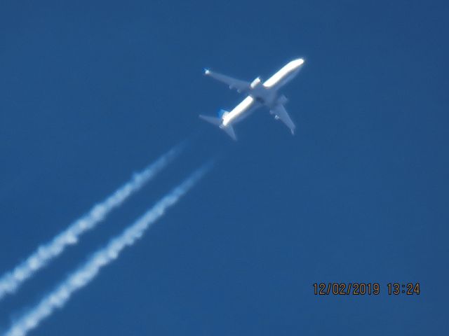 Boeing 737-800 (N26215)