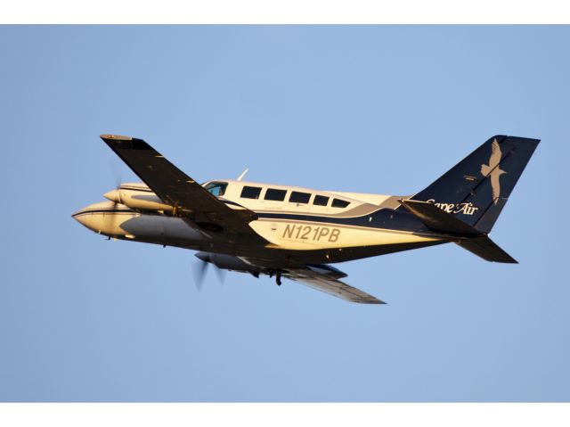 Cessna 402 (N121PB)