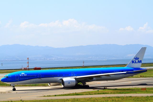 BOEING 777-300ER (PH-BVA)