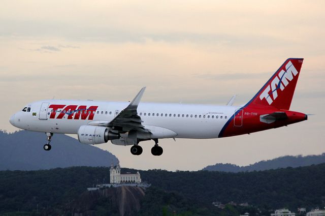 Airbus A320 (PR-TYH)