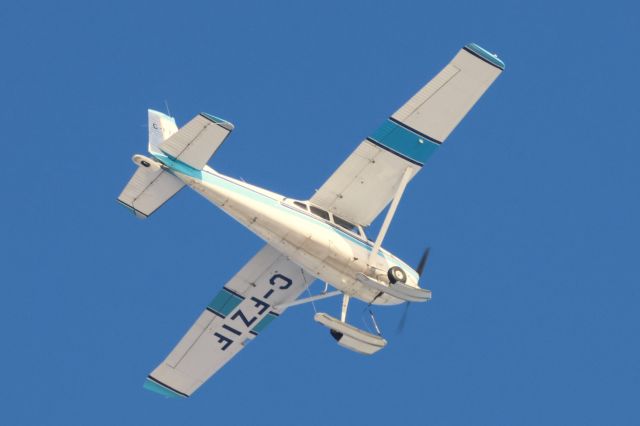 Cessna Skywagon (C-FZIF) - C-FZIF CESSNA SKYWAGON A185E Survolant la ville de Lavaltrie QC. Le 25-01-2025 à 09:10.