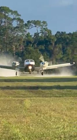 Piper Seneca (N104WP)