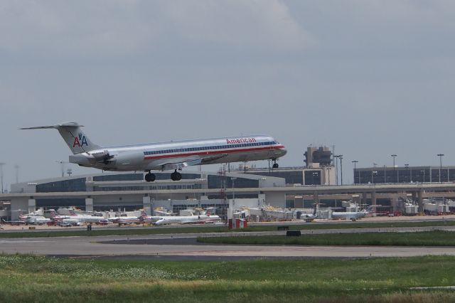 McDonnell Douglas MD-80 (N567AM)