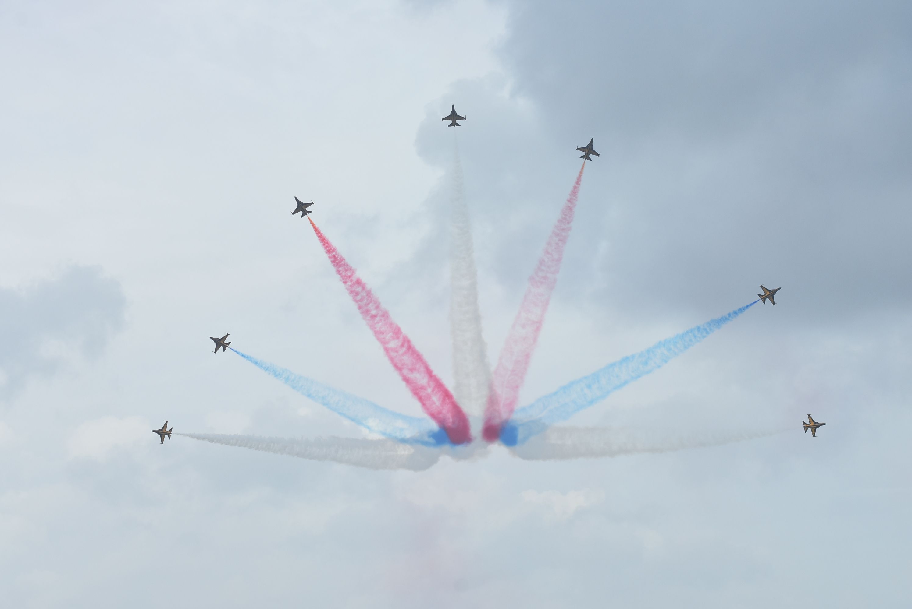 — — - A spectacular display by the Korean Black Eagles display team at the Singapore Airshow 20 February 2016. 