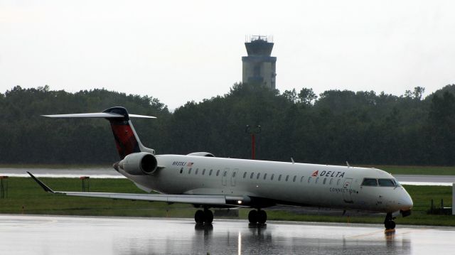 Canadair Regional Jet CRJ-900 (N931XJ)