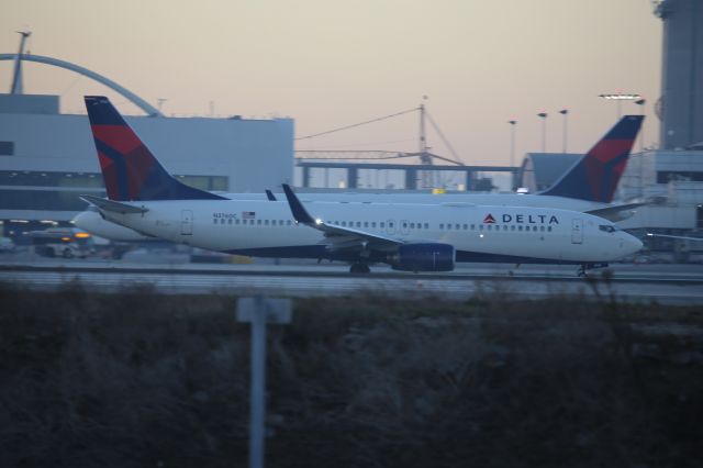 Boeing 737-800 (N3760C)