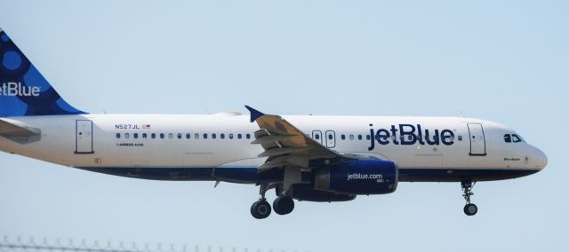 Airbus A320 (N527JL)