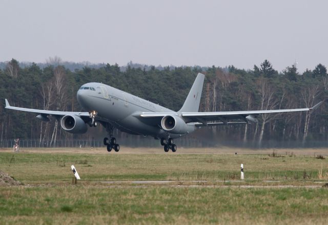 Airbus A330-200 (ZZ-333) - Rotate