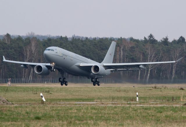 Airbus A330-200 (ZZ333) - Rotate