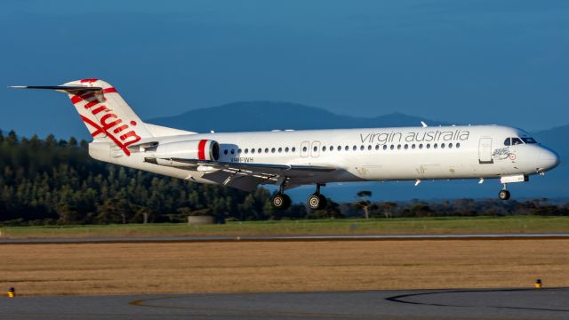 Fokker 100 (VH-FWH)