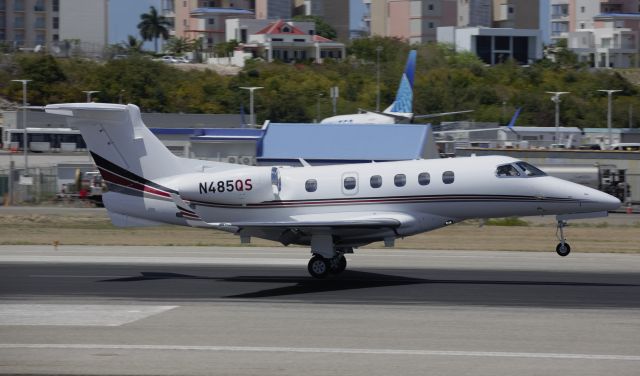 Embraer Phenom 300 (N485QS)