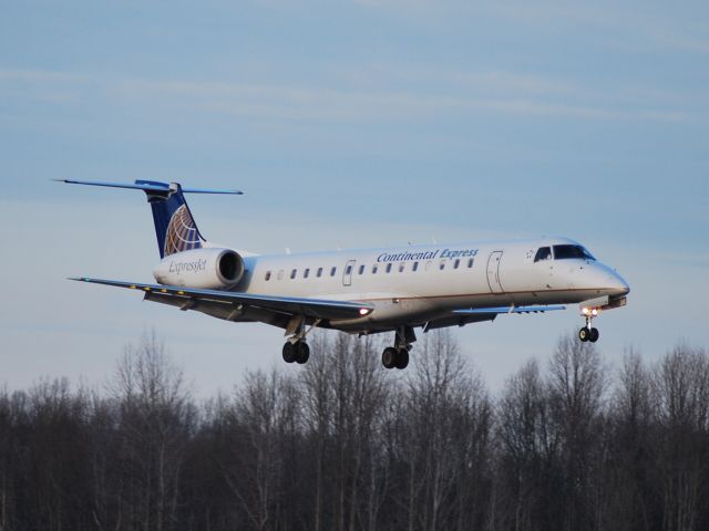 Embraer ERJ-145 (N13538) - 18C - 2/14/10