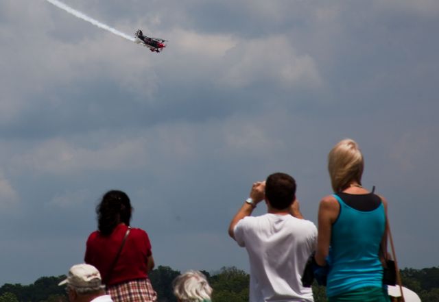 — — - 2012 Airshow from the crowd point of view