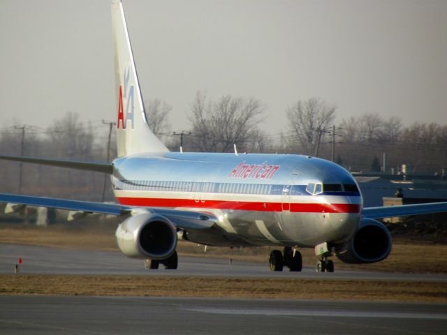 Boeing 737-800 (N879NN)