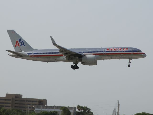 Boeing 757-200 (N647AM)