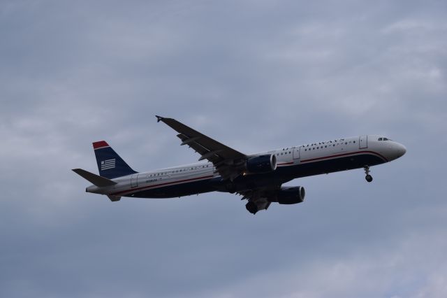 Airbus A321 (N199UW)