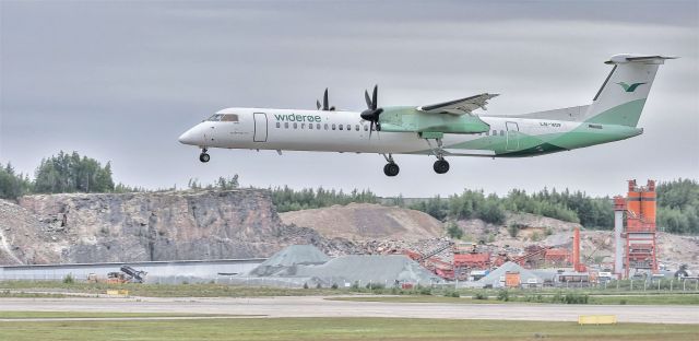 — — - Wideroe  LN-WDF, De Havilland Canada Dash 8-400