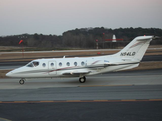 Mitsubishi MU-300 Diamond (N94LD) - Taxiing to the ramp at PDK on 02/16/2011