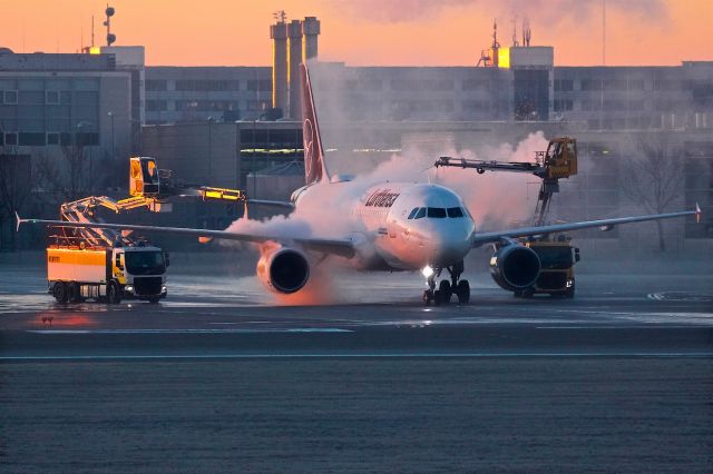 Airbus A320 (D-AINX)