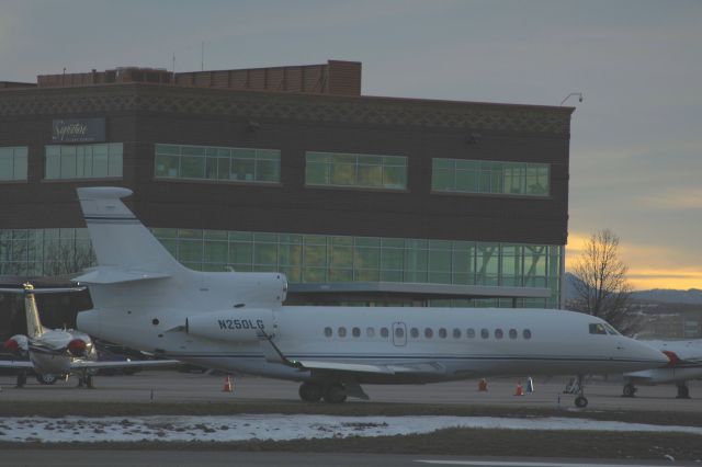 Dassault Falcon 7X (N250LG)