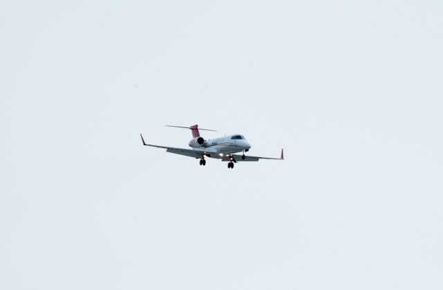 Learjet 40 (N65TP) - LJ45-N65TP (EJM65)-Callsign "Jetspeed" final runway 26.