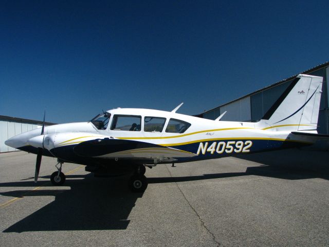 Piper Aztec (N40592)