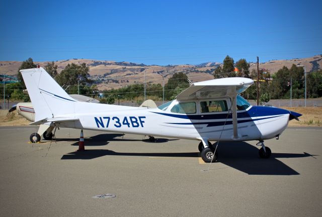 Cessna Skyhawk (N734BF) - I wonder if this one is local now??