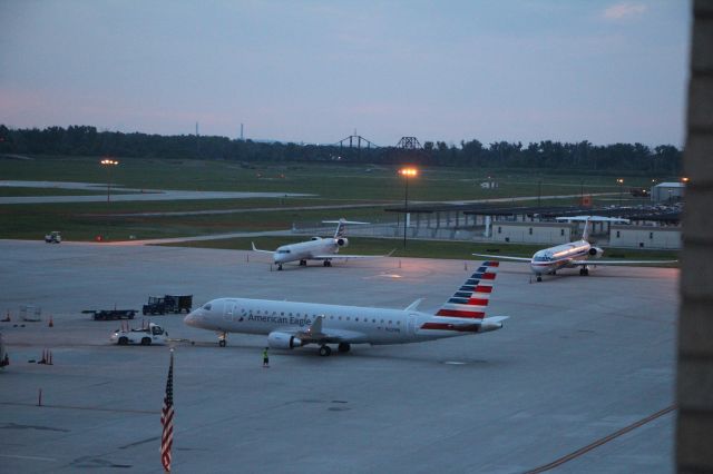 Embraer 170/175 (N221NN) - 053116 pushback on the first Chicago flight