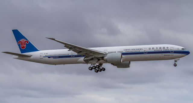 BOEING 777-300 (B-7183) - Relative newcomer to YYZ on short finals for runway 23 from Guangzhou Baiyun Intl