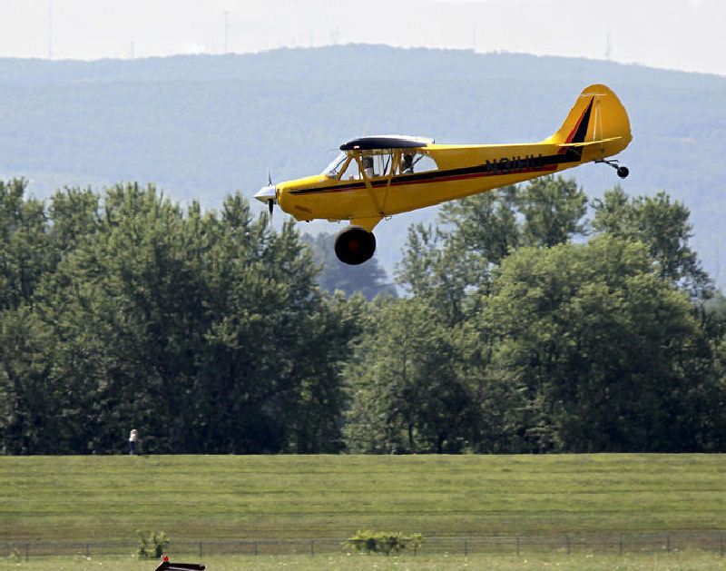 CHRISTEN Husky — - Banner pull by Valley Aviation (KWBW)