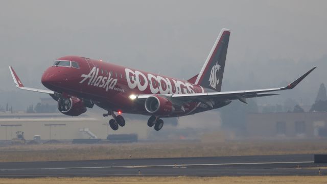 Embraer 175 (N661QX)