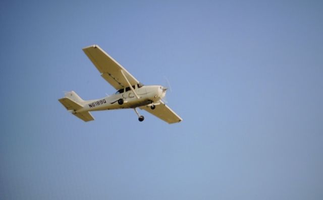 Cessna Skyhawk (N6189Q)