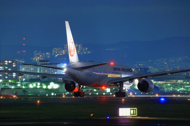 Boeing 777-200 (JA007D)