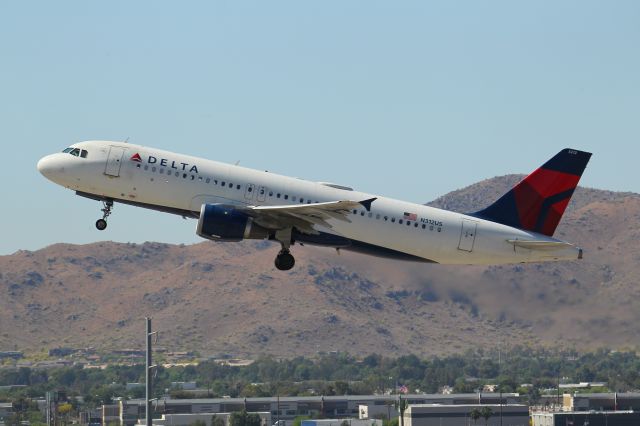 Airbus A320 (N312US)