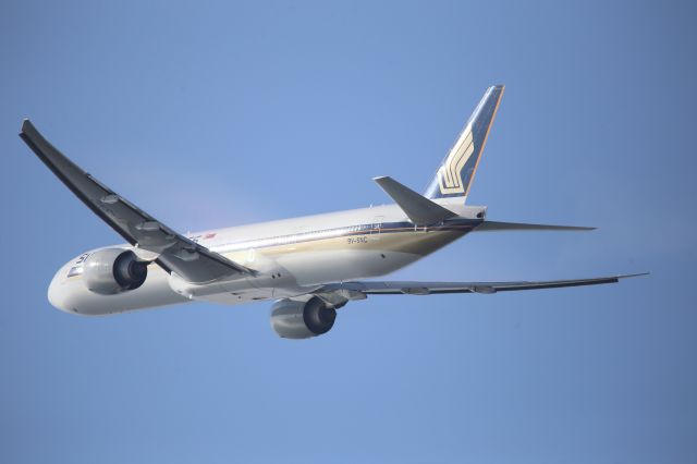 BOEING 777-300ER (9V-SNC)