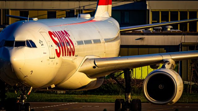 Airbus A330-300 (HB-JHI)