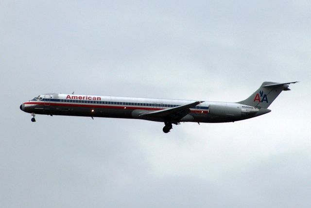 McDonnell Douglas MD-83 (N566AA)