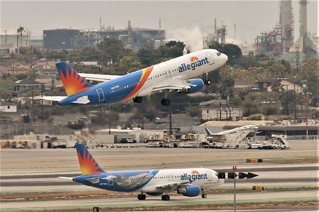 Airbus A320 (N271NV)