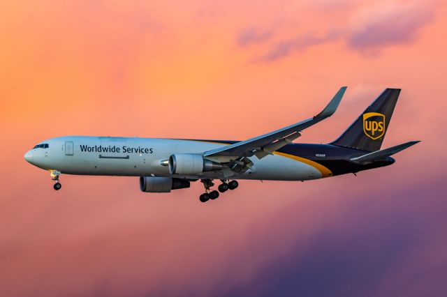 BOEING 767-300 (N336UP) - UPS 767-300 landing at PHX on 12/13/22. Taken with a Canon R7 and Tamron 70-200 G2 lens.