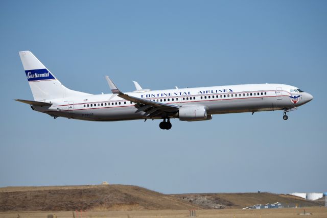 Boeing 737-900 (N75435) - Continental Heritage Jet landing 10-C on 03-27-19