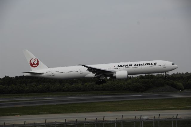 BOEING 777-300 (JA733J) - Approach to Narita Intl Airport ｒｗｙ１６L on 2013/05/06